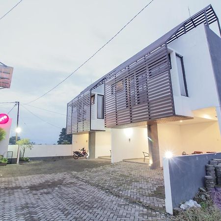 Oyo 396 Tibrae Residence Syariah Lembang Exterior foto