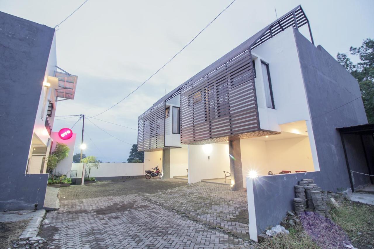 Oyo 396 Tibrae Residence Syariah Lembang Exterior foto